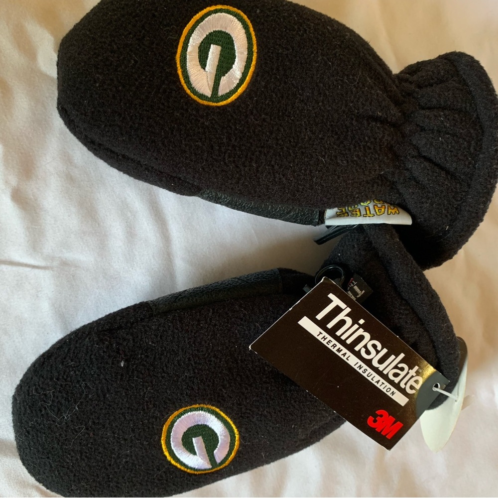 Kids Black Thinsulate Mittens with Green Bay Logo